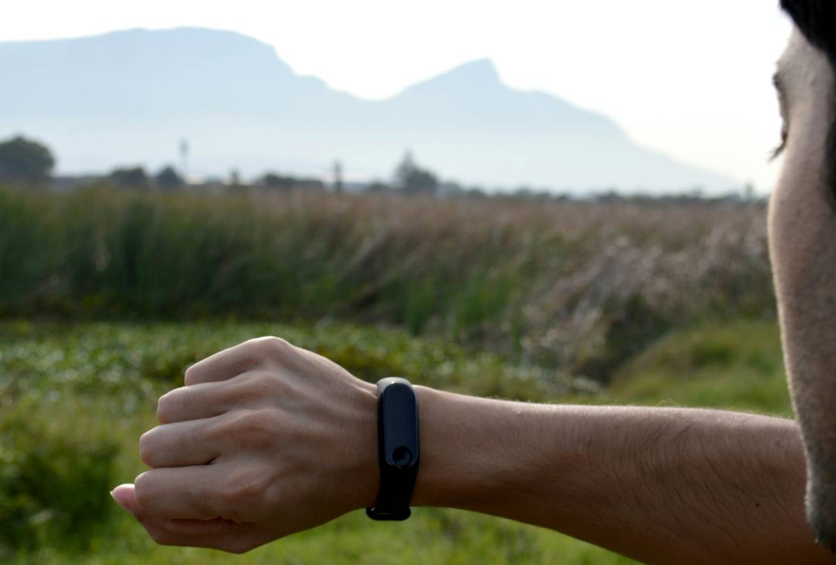 apple fitness beginner running recovery metrics shown on iPhone with low heart rate variability alert